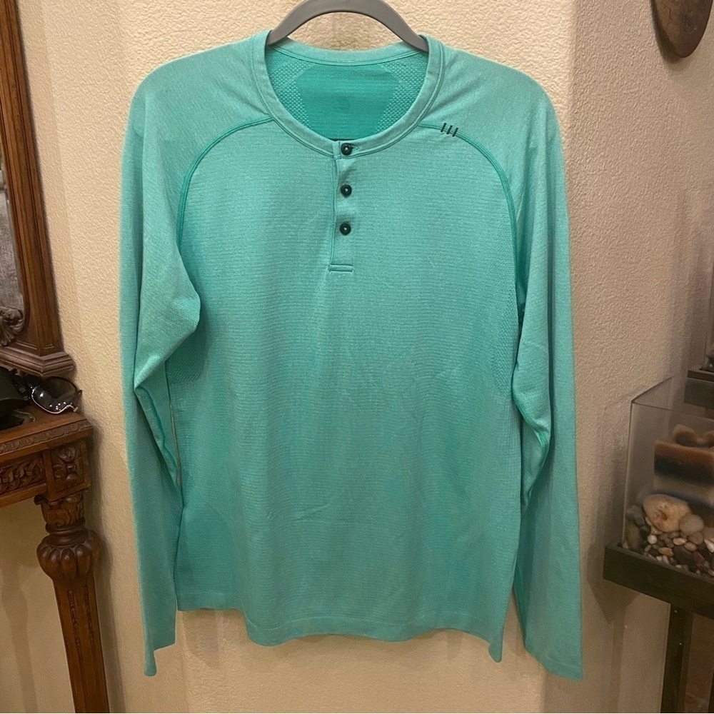 LULULEMON Men Green Button Long Sleeve Athletic Top Size Medium